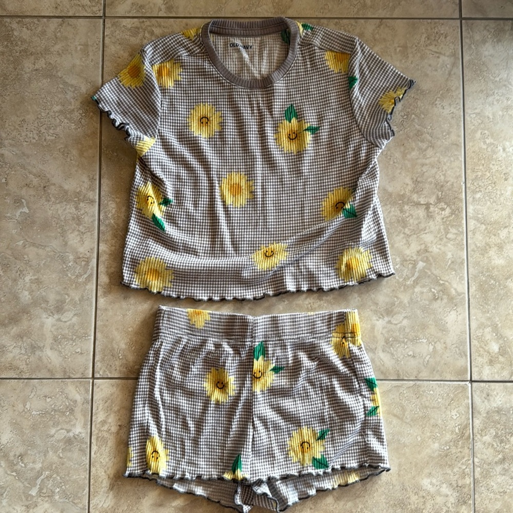 Old Navy Girls Small (6-7) Sunflower 2 Piece Ruffle Pajamas, Grey/Yellow/White